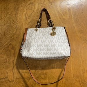 Michael Kors Vanilla/Acorn Cynthia MK Logo Satchel w/Crossbody Strap - EUC